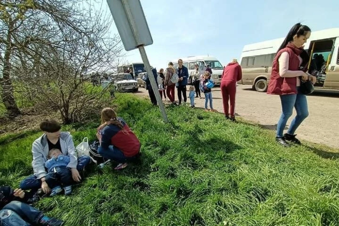 В очікуванні черги на виїзд з ТОТ