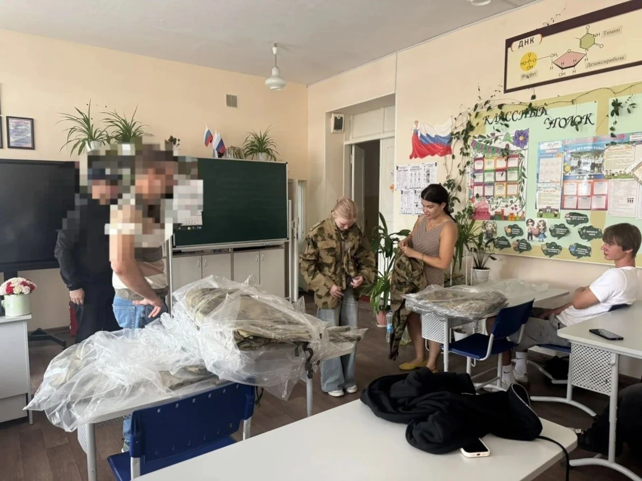 У Скадовську кадетам вручили форму від Росгвардії 