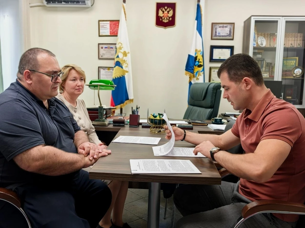З Краснодарського краю — в Нижні Сірогози: окупанти влаштували на роботу культпрацівників з Росії