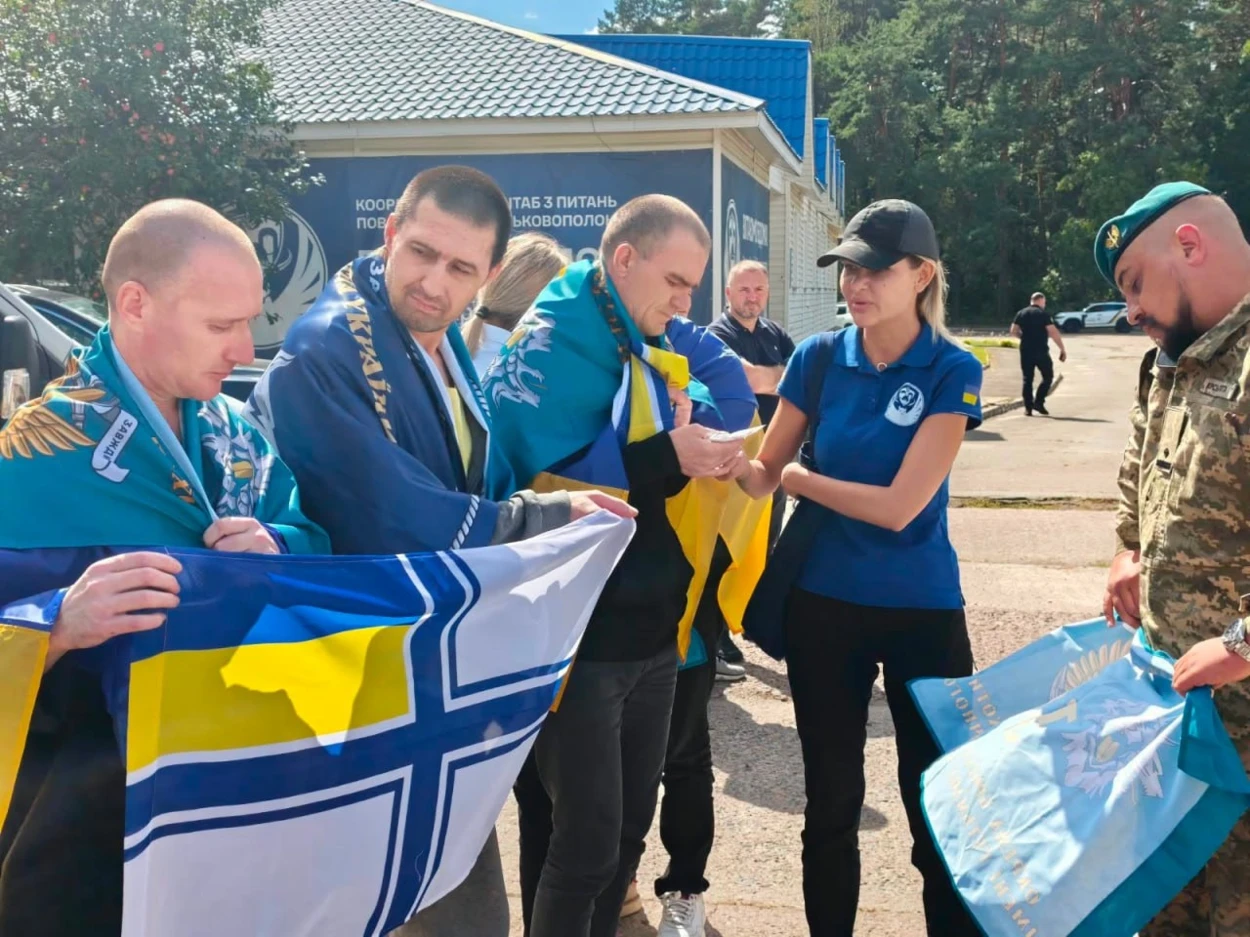 У День Незалежності через Білорусь повернули ще десятьох українських військових