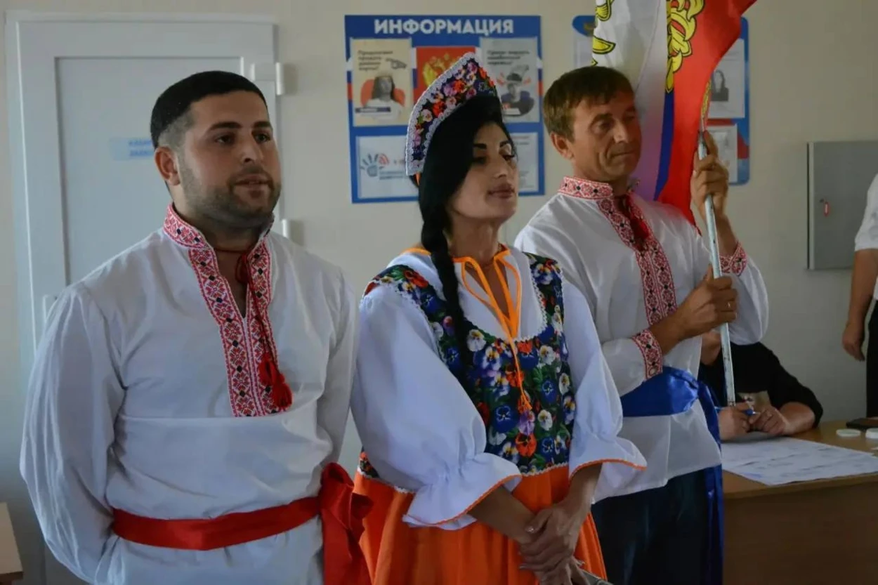 Кокошники і хороводи замість виборців: як у Вільному окупанти влаштували “російське народне свято”