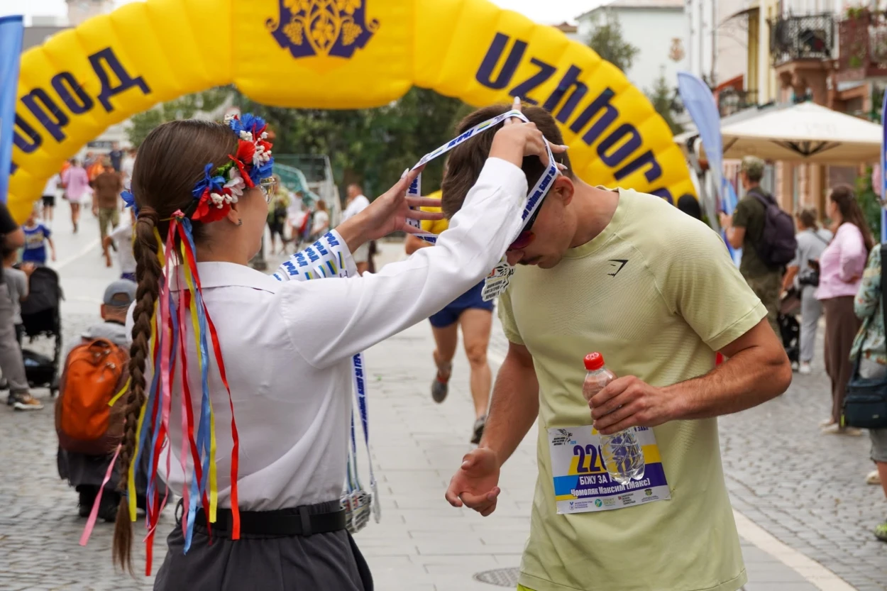 Представники Сірогозщини долучилися до забігу “Шаную воїнів, біжу за Героїв України” в Ужгороді