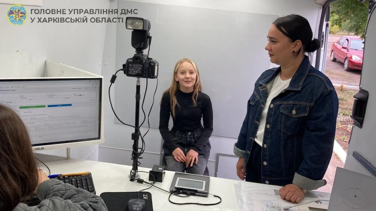У прифронтових регіонах оформити ID-картку вперше можна у мобільному підрозділі ДМС, які забезпечують доступність паспортних послуг у прифронтових громадах