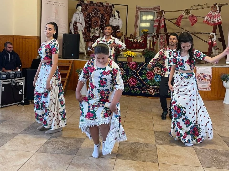 Борщ, вареники й закарпатські пісні: у Румунії українські традиції об’єднали чотири етнічні громади