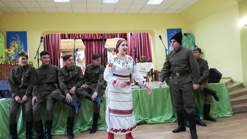 Вистава “Весілля в Малинівці” на сцені Тавричанського сільського будинку культури