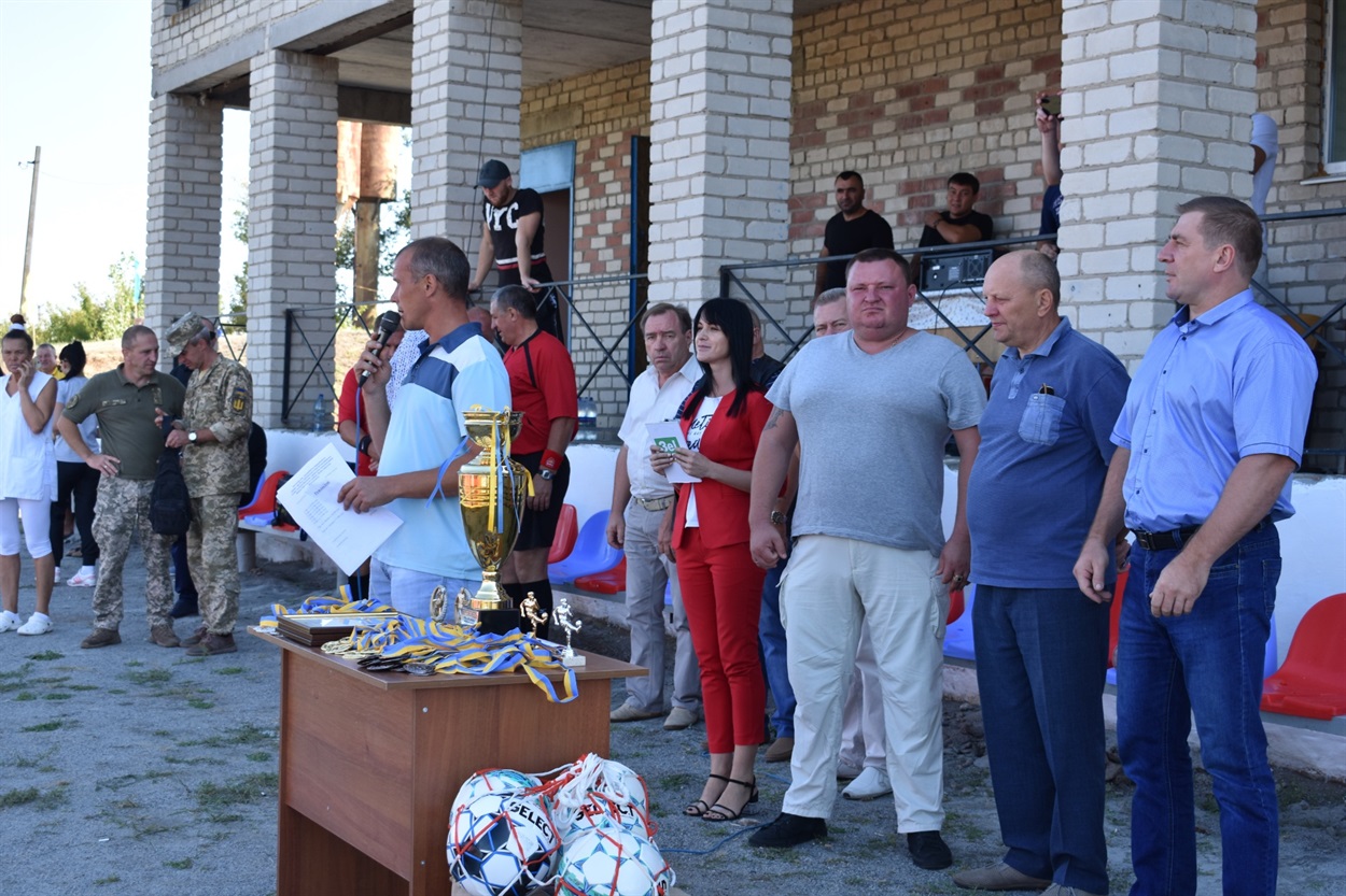 З вступною промовою виступає директор Нижньосірогозької ДЮСШ Ігор Гладун