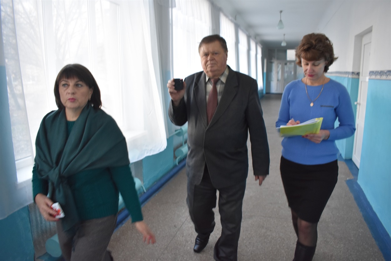 Дотримання температурного режиму перевіряють і в шкільних коридорах
