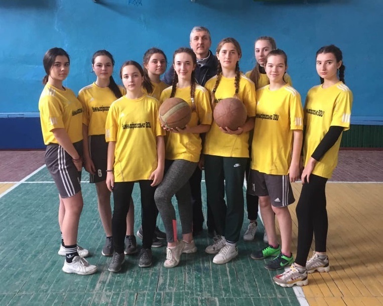 Команда дівчат Нижньосірогозької школи