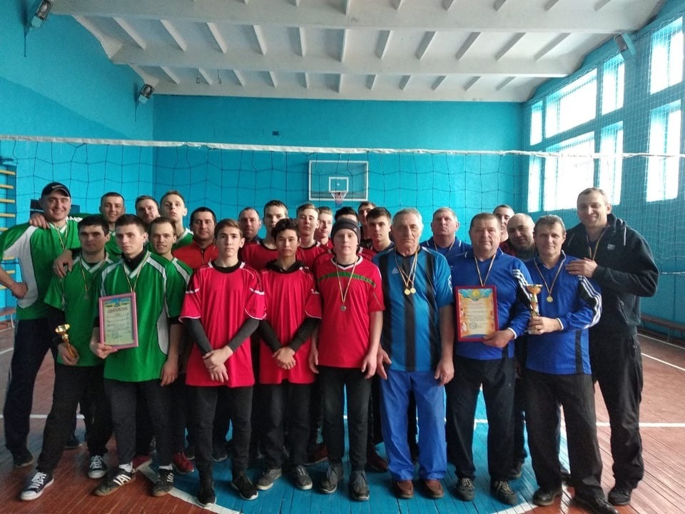 Учасники Кубку Нижньосірогозького району з волейболу серед чоловічих команд