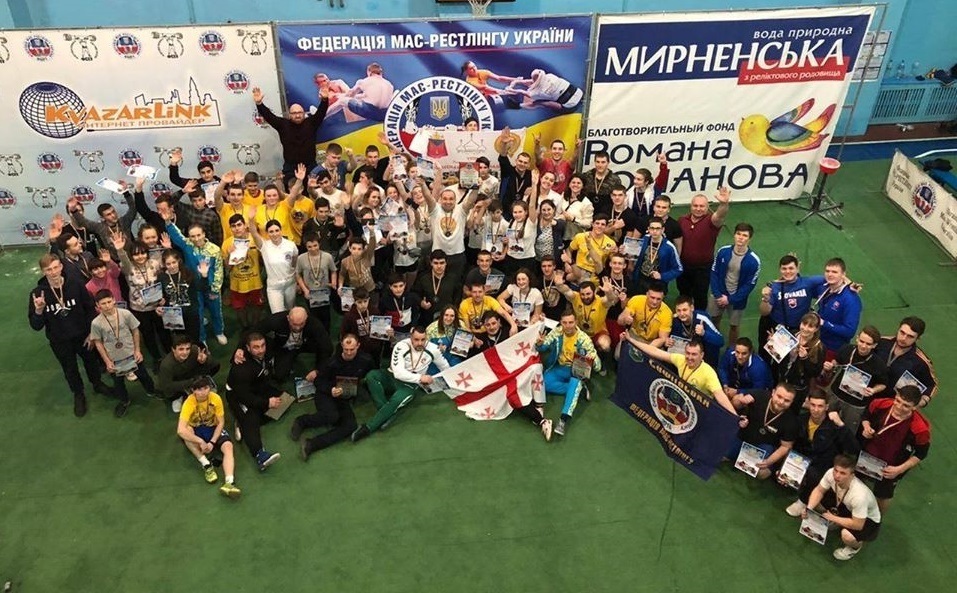 Учасники ювілейних змагань з мас-рестлінгу