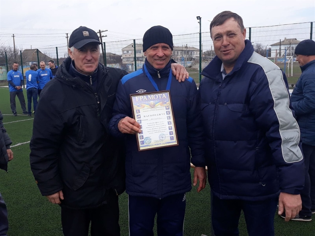 Грамоту вручено капітану команди Ветеран Сергію Величку