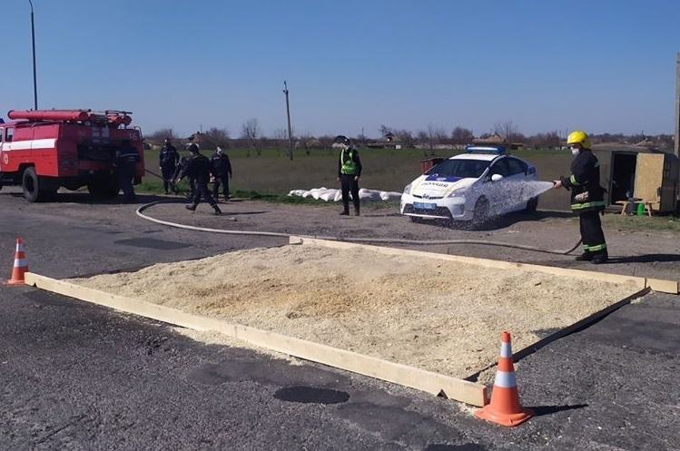 Дезбарєр на 352 кілометрі автомобільної дороги М-14 Одеса — Мелітополь — Новоазовськ