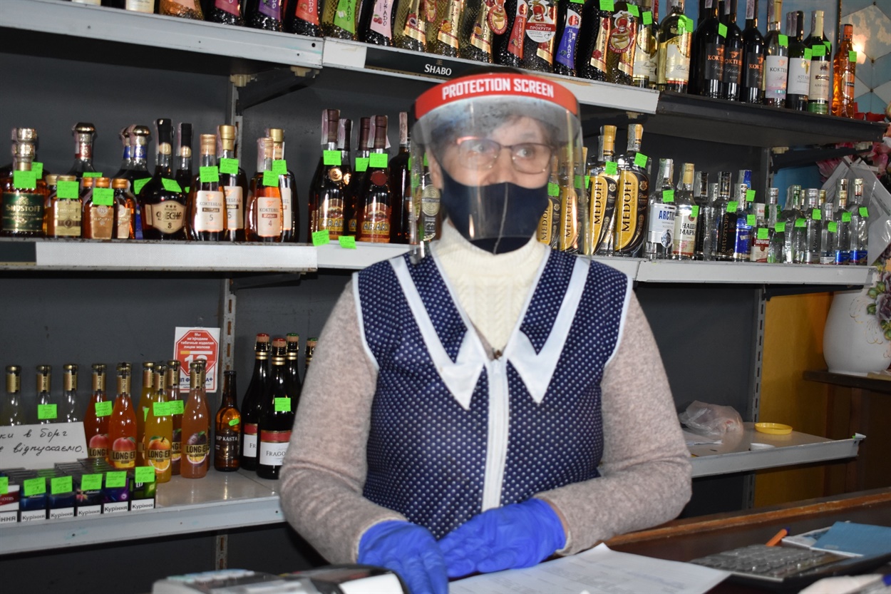 Персонал магазину забезпечений засобами захисту