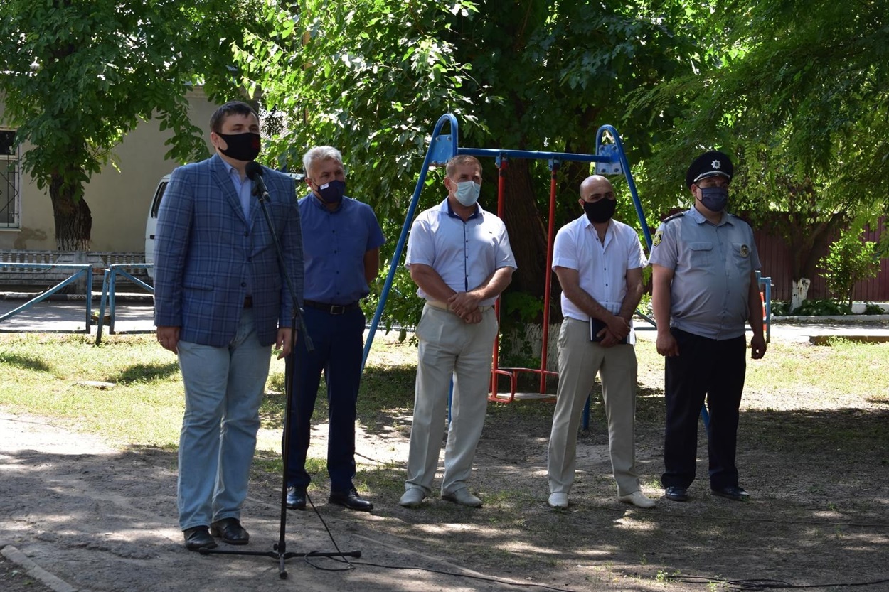 Всі охочі могли поставити питання голові облдержадміністрації, представникам поліції та прокуратури
