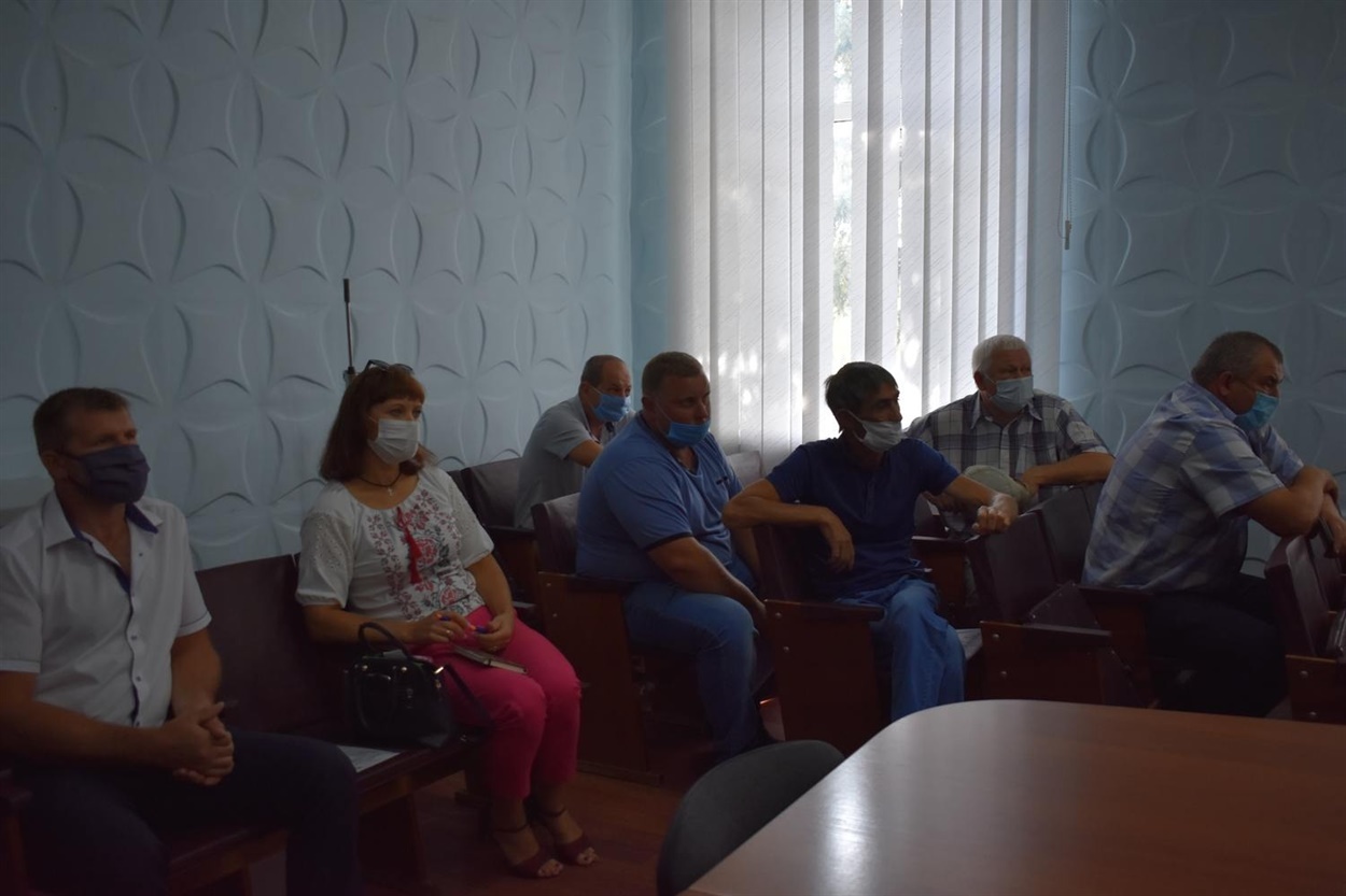 Учасники наради — керівники сільських комунальних підприємств&nbsp;