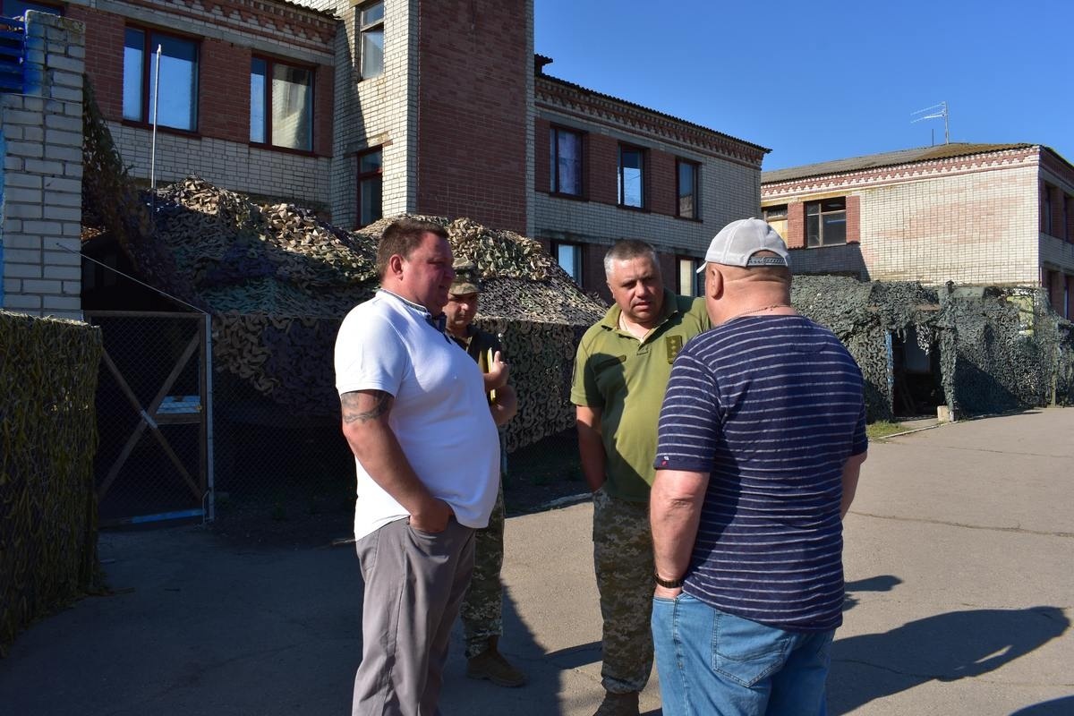 Про потреби військової частини фермерам-волонтерам розповідає&nbsp; полковник Анатолій Шевченко
