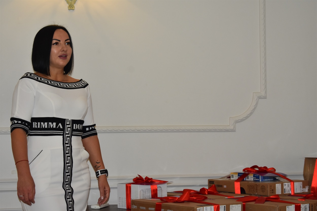 Анжела Кардинал