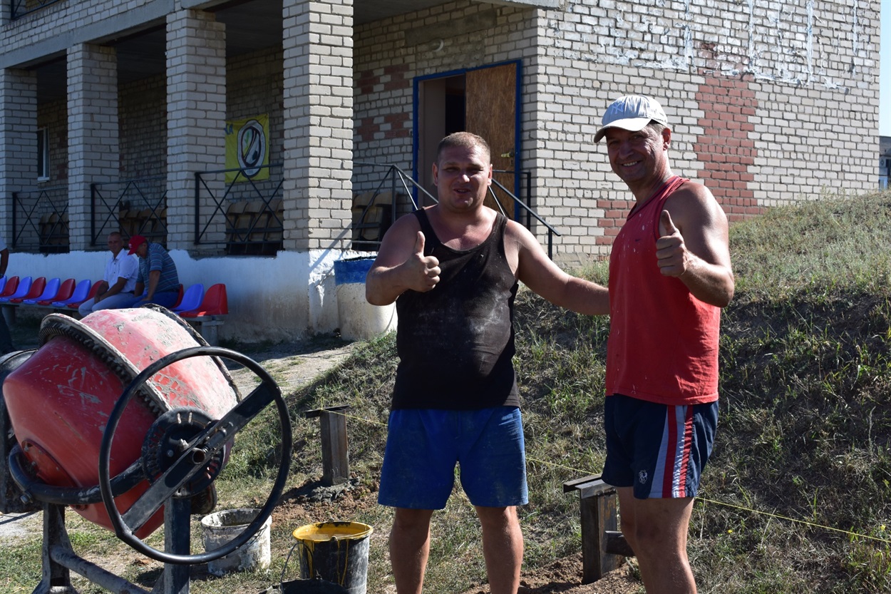 Тренери ДЮСШ Вадим Іванюк і Станіслав Чудновський