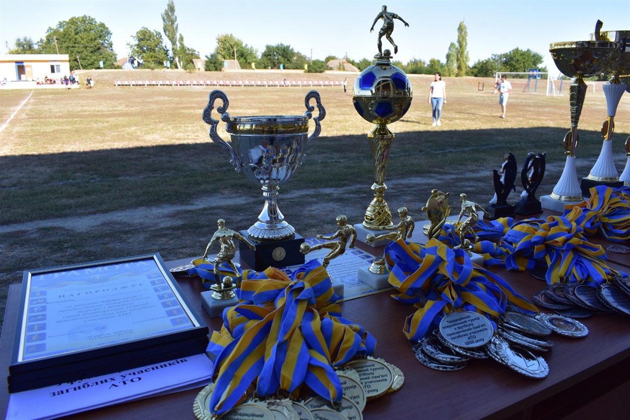 Нагороди для переможців і призерів турніру