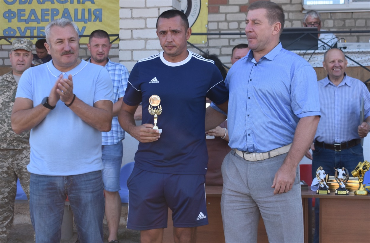 Нагороду отримує Ігор Бездольний