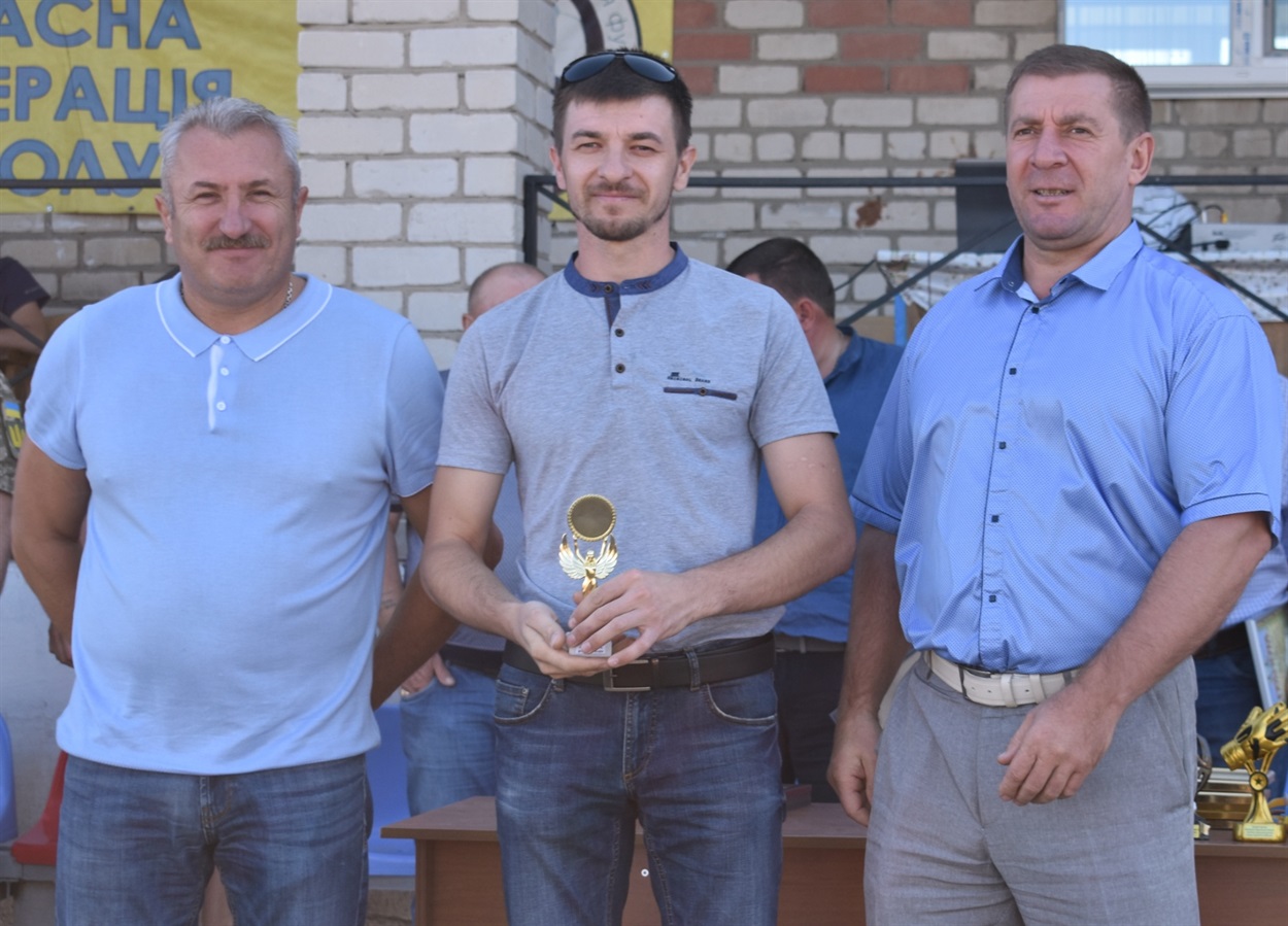 Нагороду отримує Юрій Сидоренко