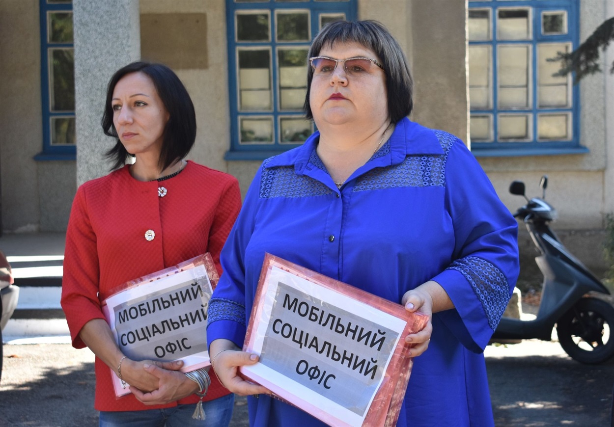 Праворуч — Інна Пашко