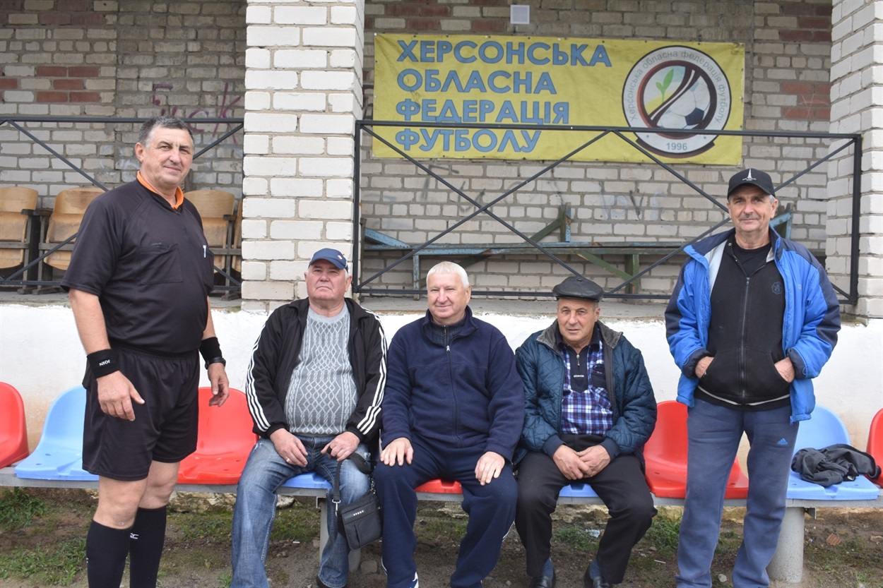 Ветерани футболу завжди знаходять час прийти і підтримати улюблених гравців