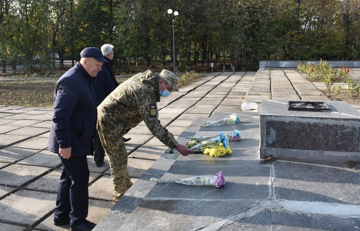 Доземний уклін воїнам-визволителям