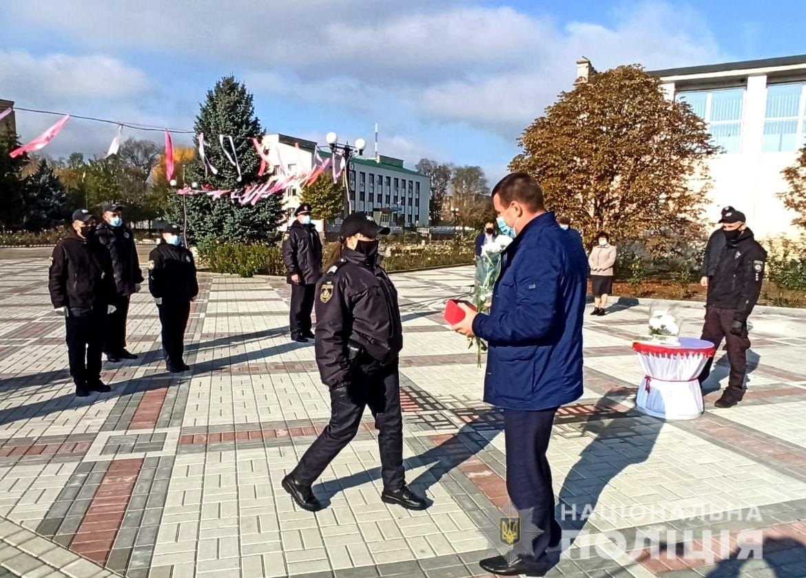 Олександр Прокудін: “З особливою теплотою вручив грамоти та квіти жінкам-поліцейським”