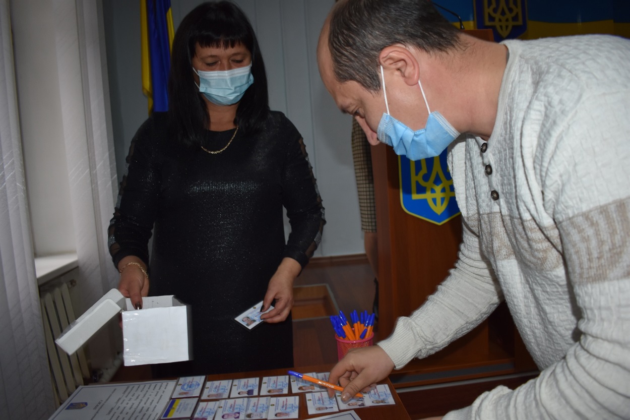 Підписання присяги. Депутат Нижньосірогозької селищної ради віталій Джеліп