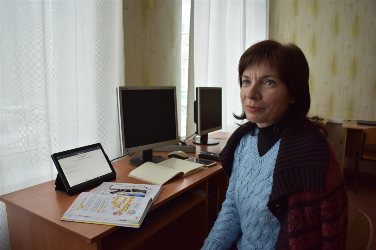 Лариса Кичук, вчителька англійської мови: “Вчителям треба йти в ногу з часом. Вони не можуть бути гірше обізнані в питаннях користування гаджетами ніж школярі”