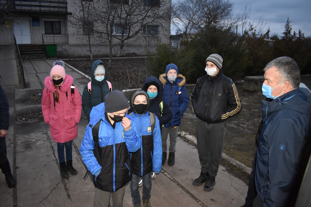 З Братського до Степненської школи-філії їде 7 учнів та троє педагогів
