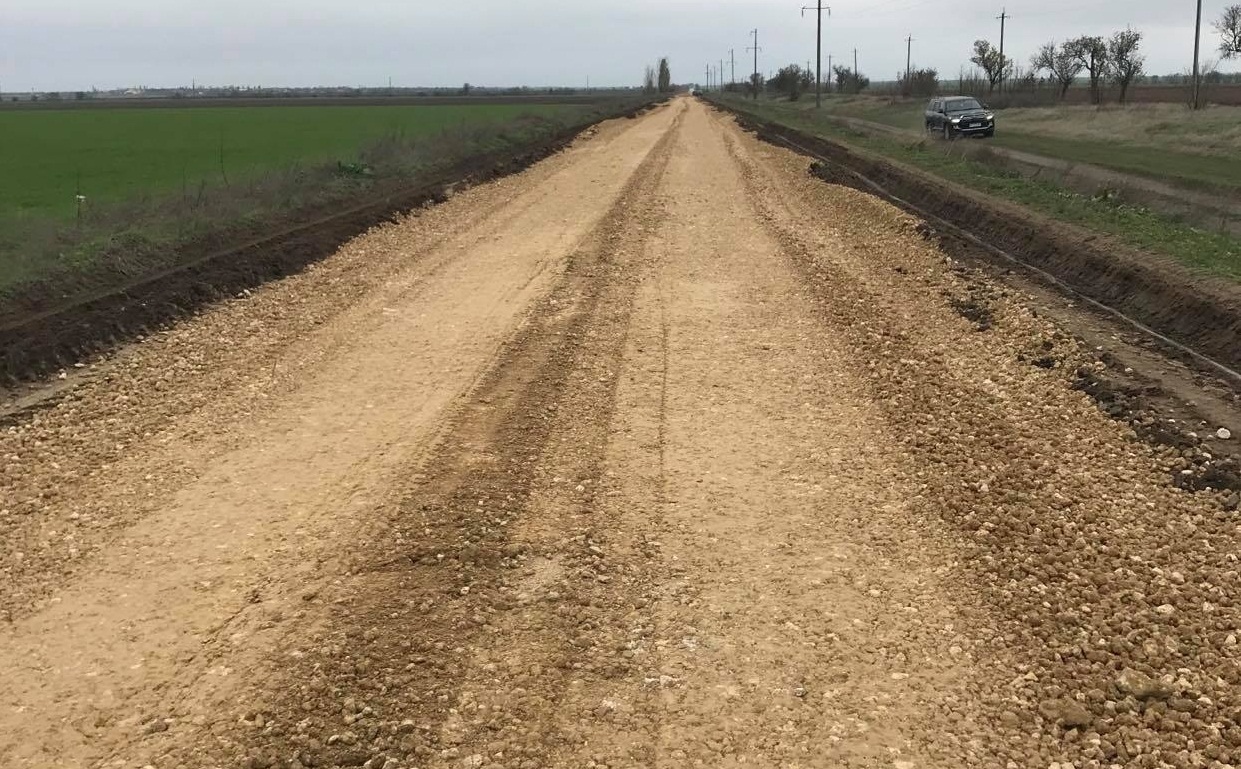 На ділянці дороги Верби — М-14 провели грейдерування, засипку щебенем, вирівнювання