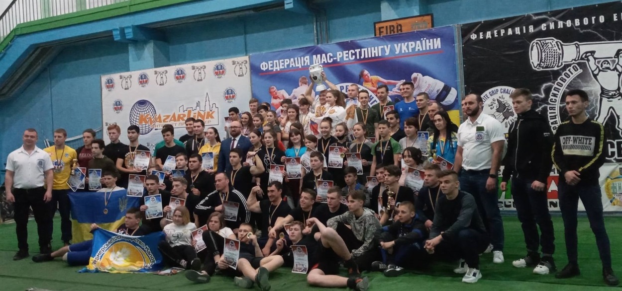 Учасники і організатори VІ-го Кубку України з мас-рестлінгу