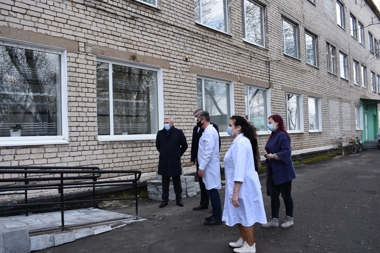 За кошти НСЗУ в Нижньосірогозькій центральній лікарні споруджують пандус