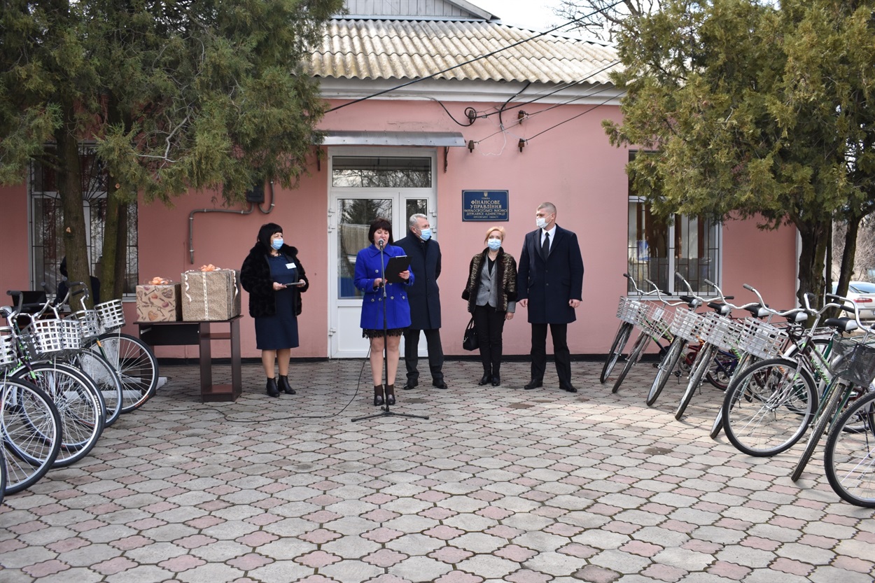 Привітати колектив соцпрацівників Дмитро Такаджи, Андрій Шибаєв, Вікторія Рильська