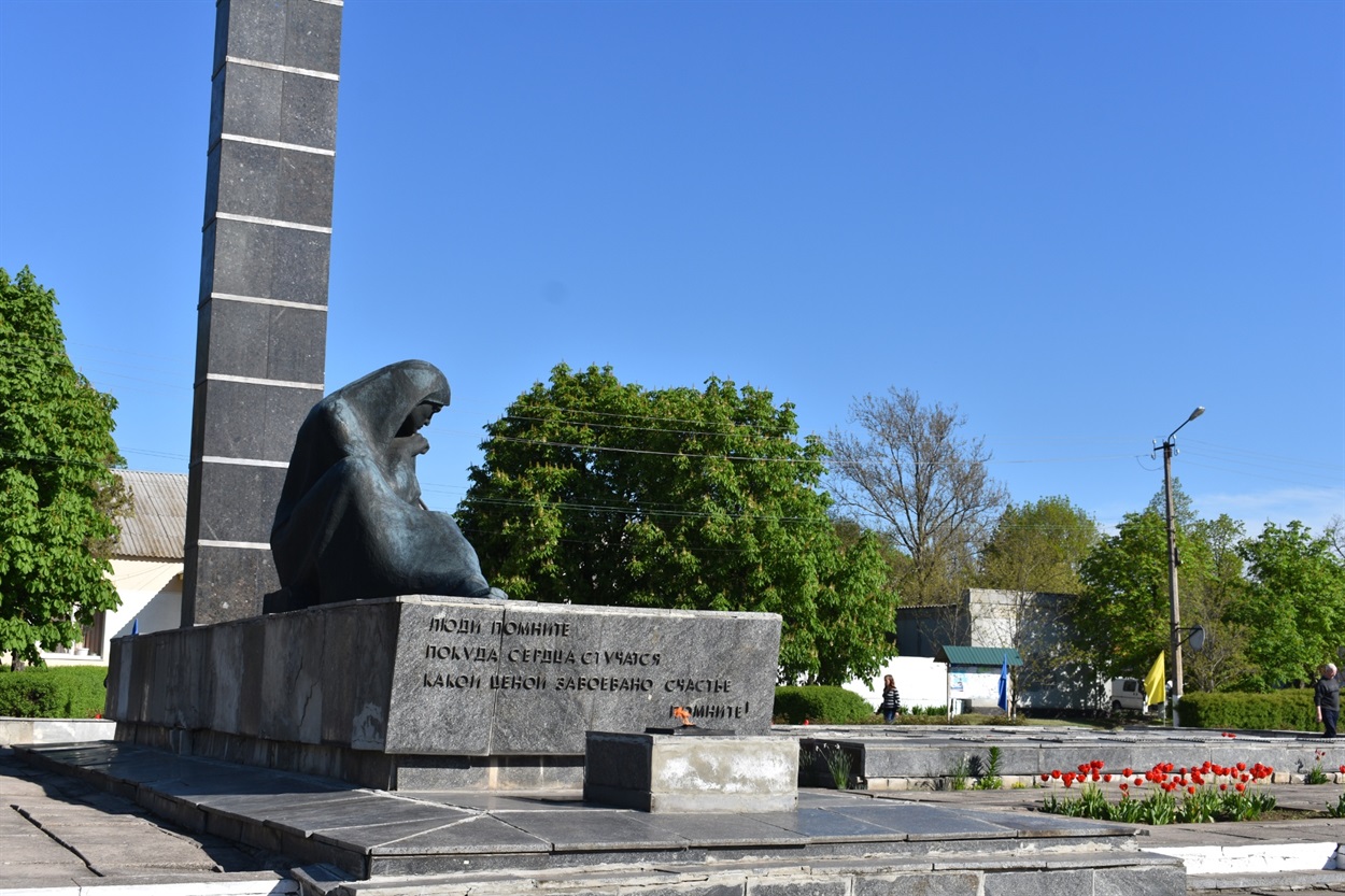 На спорудження пам’ятника колгосп Кірова витратив 220 тис. крб