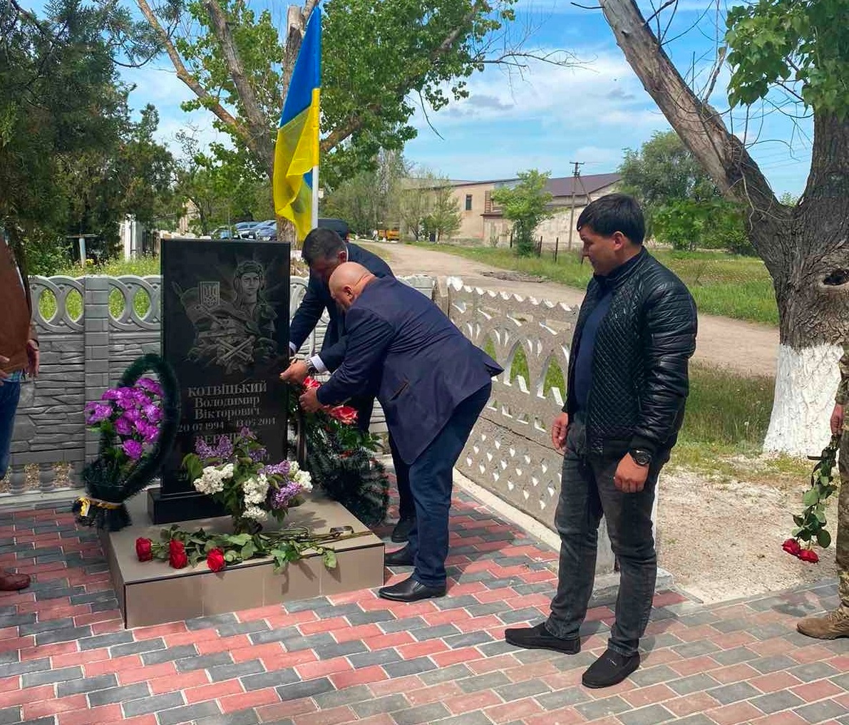 Відтепер пам'ятник загиблим артилеристам знаходиться в с. Сиваське