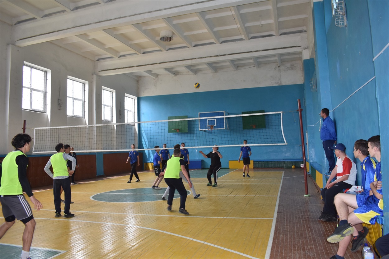 На майданчику команда Нижньосірогозького опорного ліцею та збірна Вільненського і Вербівського ліцеїв