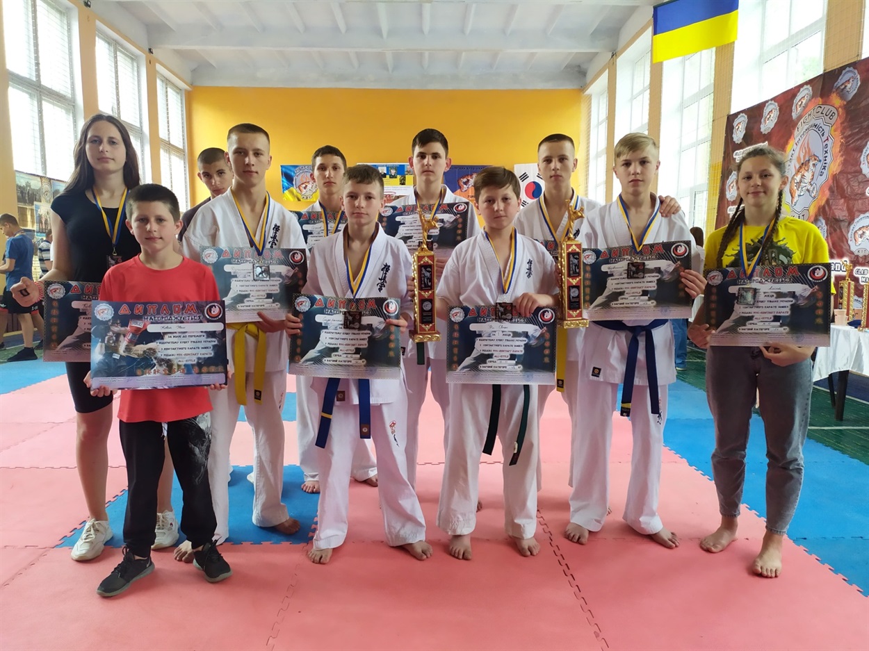 Вихованці Віталія Лежнюка