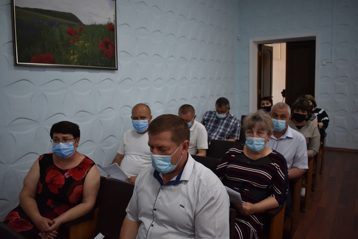 В сесійному засіданні взяли участь депутати облради і райради, заступники селищного голови, старости, керівники структурних підрозділів