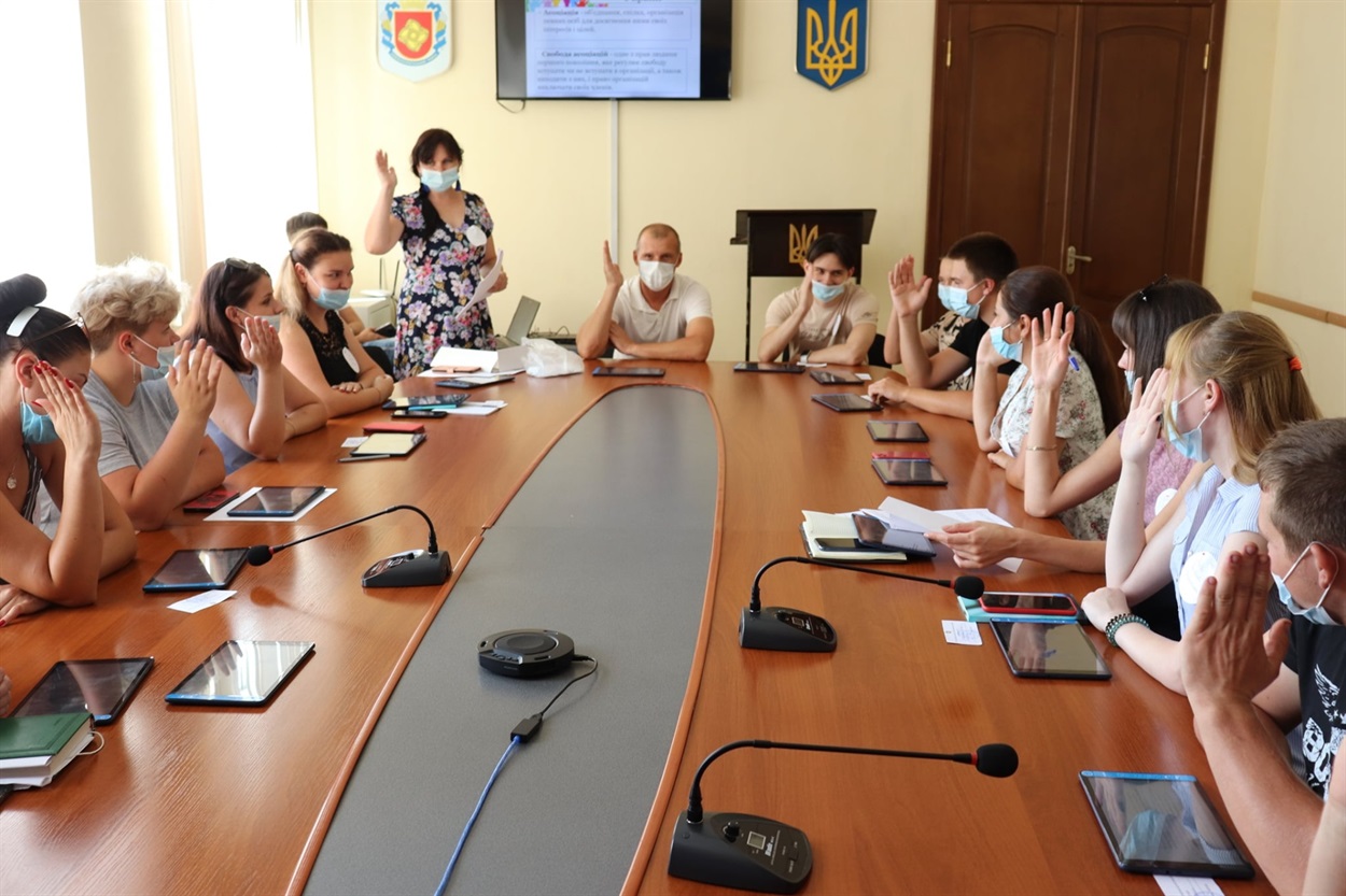 Відкрите голосування на установчих зборах Молодіжної ради