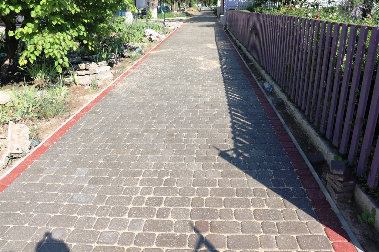 Пішохідна доріжка по вулиці Банковій