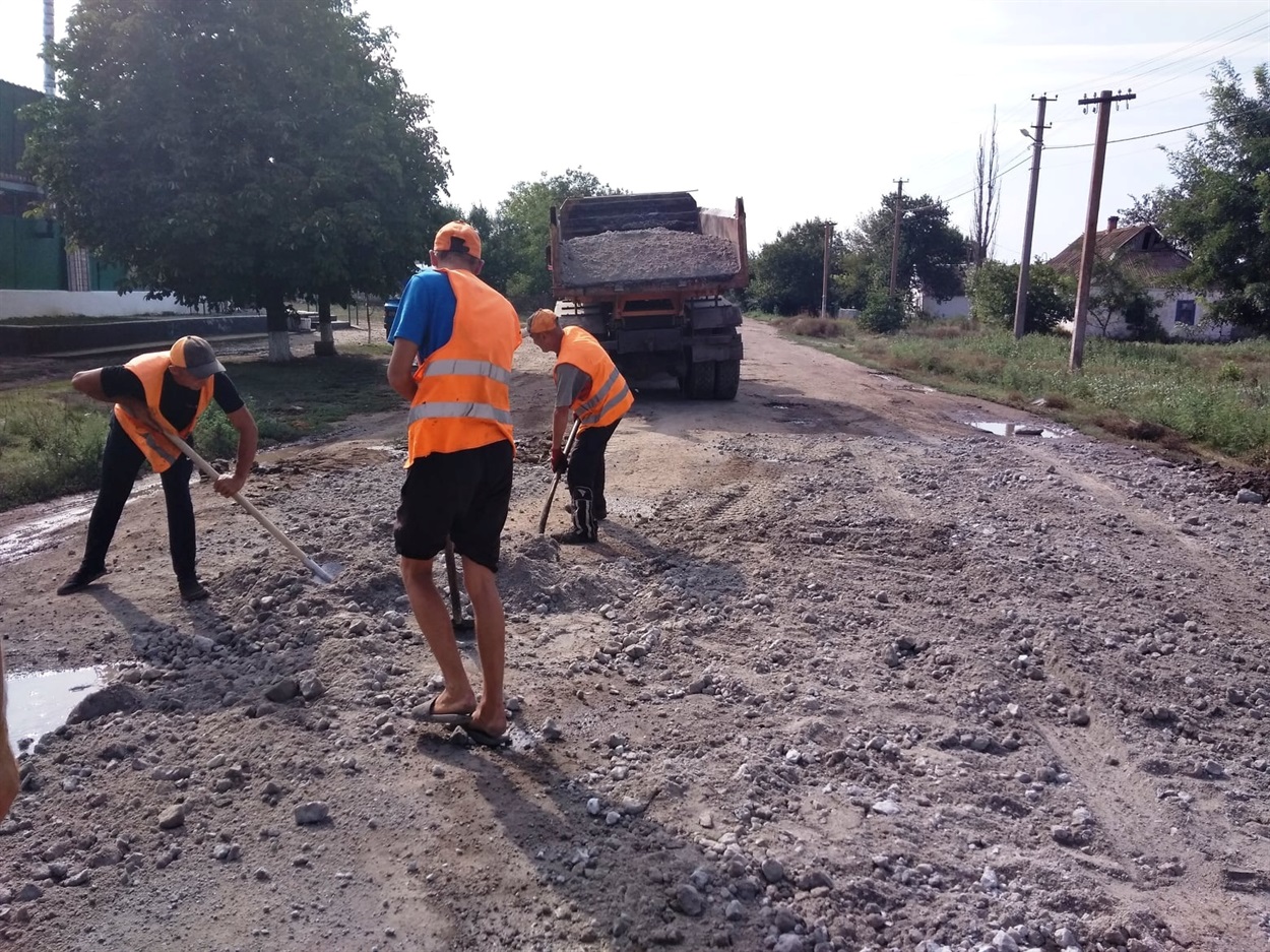Місцеві підприємці допомагають в проведенні ремонту автомобільних доріг