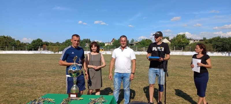 Вручення пам’ятної статуетки Олександру Величку
