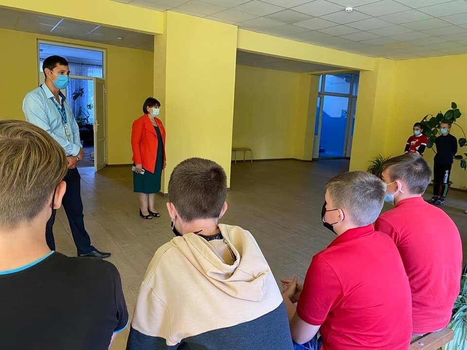 Денис Ріжко розповів учням 8-9 класів опорного закладу Нижньосірогозький ліцей про оформлення ID-картки