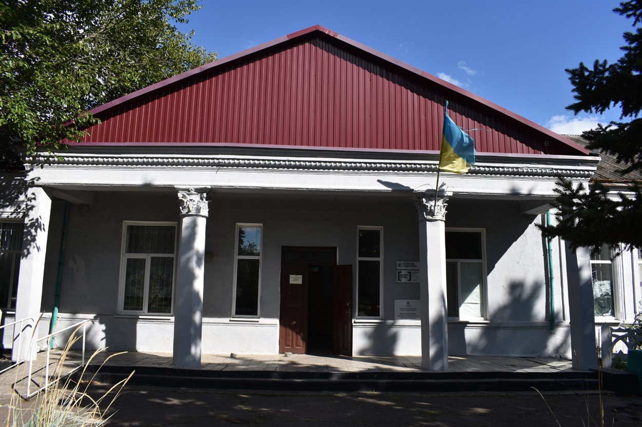 Тепер в цьому приміщенні знаходиться комунальне підприємство “КОМСЕРВІС”