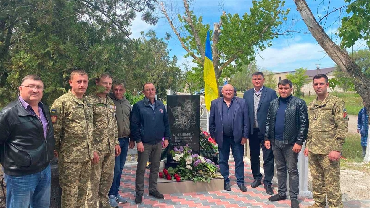Відтепер пам'ятник загиблим артилеристам знаходиться в с. Сиваське