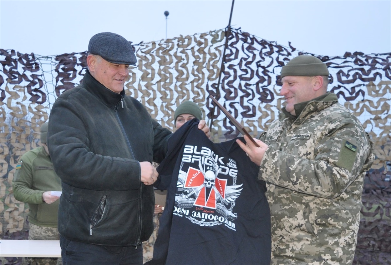 Андрій Соколов вітає Сергія Максименка
