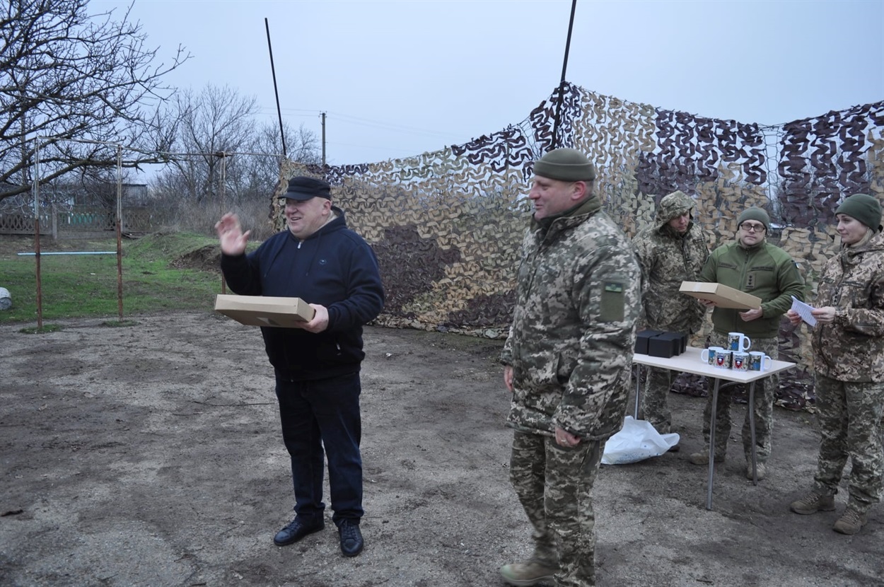 Андрій Соколов вітає Миколу Дудку
